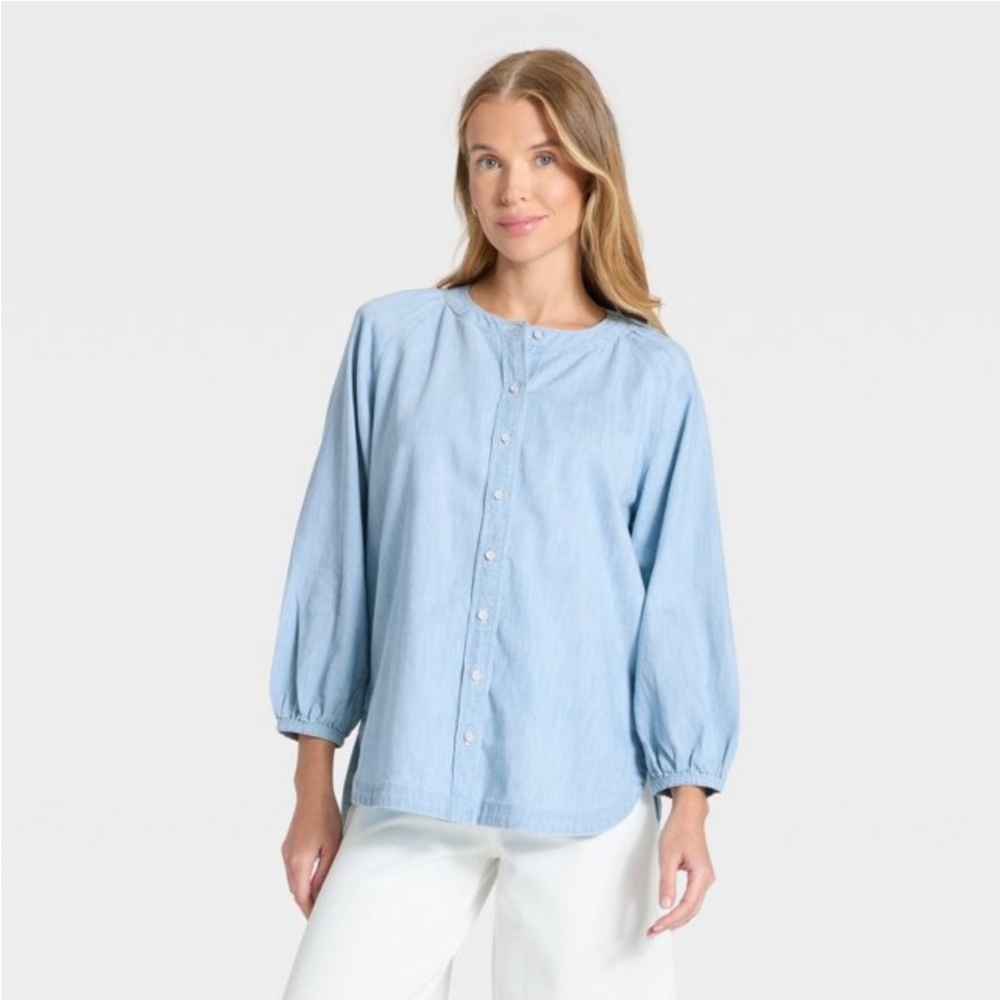 Women’s Buttons Down Denim Shirt. Light Wash. M